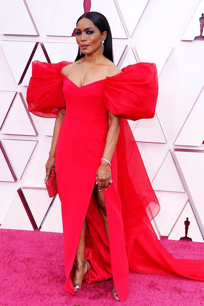 Анджела Бассет в Alberta Ferretti