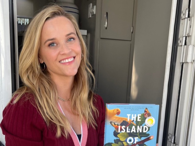 Риз Уизерспун открывает первый книжный поп-ап. Там — ее любимые романы, книги женщин-писательниц, коктейли и сладости