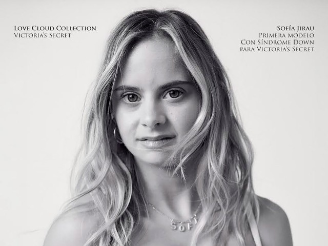 В рекламе Victoria’s Secret впервые снялась модель с синдромом Дауна