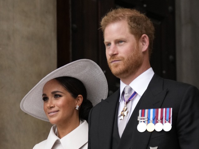 Татова копія: Меган Маркл та принц Гаррі показали новий портрет Лілібет на честь її першого дня народження