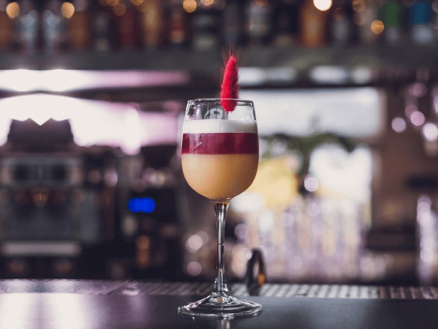 Выпиваем дома: Коктейль с бурбоном и яичным белком New-York Sour