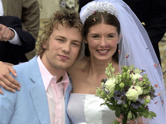 Смотрите: Джейми Оливер опубликовал архивные кадры в честь 20-летия со дня свадьбы