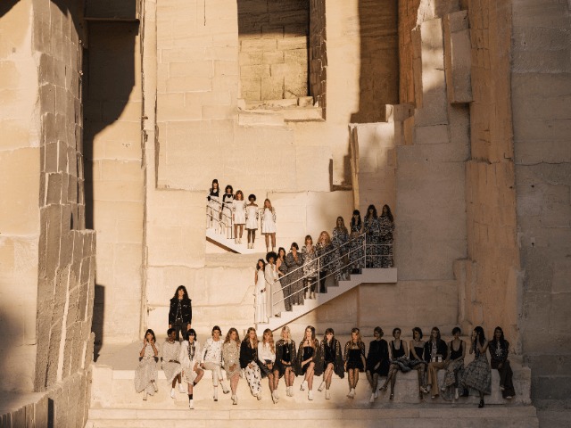 Chanel проведут повторный показ круизной коллекции в Дубае