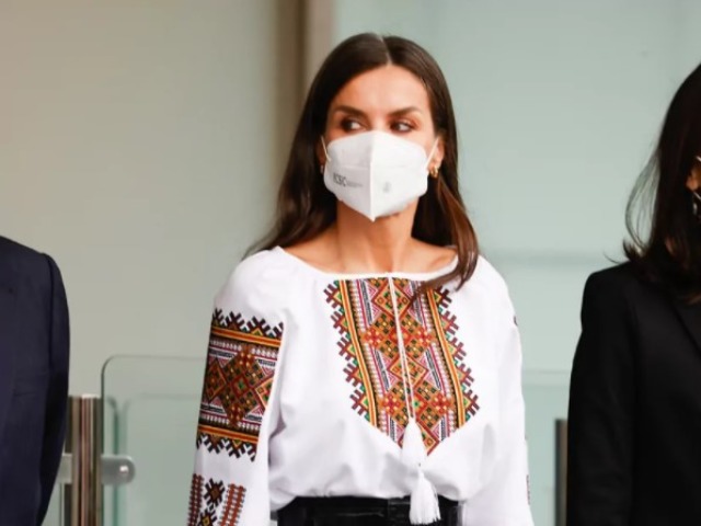 На знак підтримки України: королева Іспанії одягнула вишиванку 