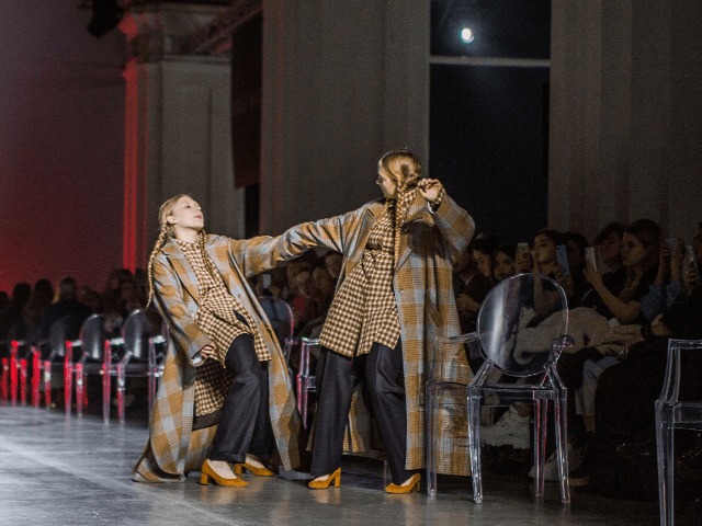 Внутренний поиск: Балетно-театральный перформанс на показе Przhonskaya