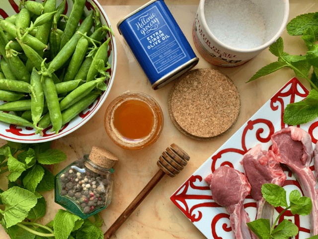 Рецепт вихідного дня: каре баранчика з горошком і м'ятою