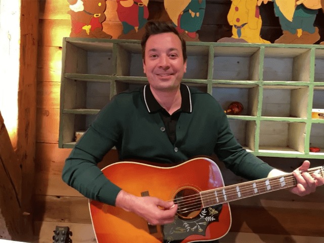 Джимми Фэллон снял выпуск вечернего шоу не выходя из своей гостиной