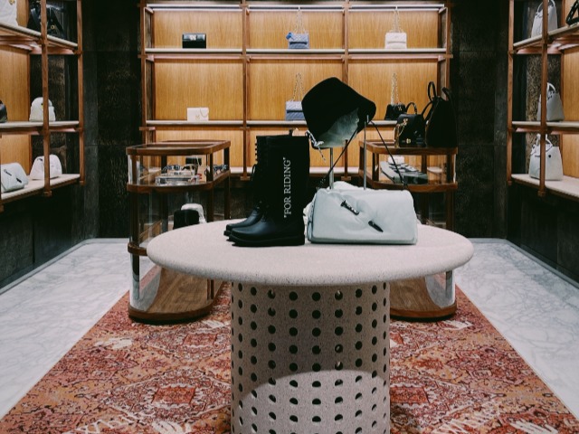 В Киеве открылся первый монобутик Off-White