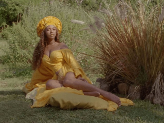 Наоми Кэмпбелл, Люпита Нионго и другие знаменитости в клипе Бейонсе Brown Skin Girl