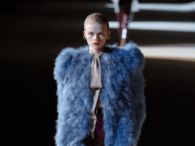 Saint Laurent и Brioni придется отказаться от меха в своих коллекциях