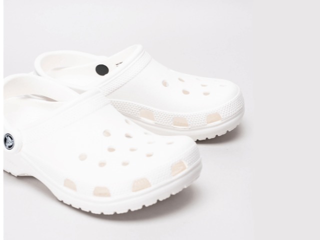 Crocs бесплатно раздают обувь медработникам