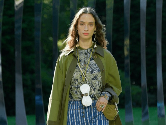 Стеганые жилеты и викторианские бельевые платья в коллекции Ulla Johnson