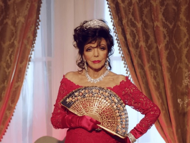 86-летняя актриса Джоан Коллинз снялась в рождественской кампании Valentino