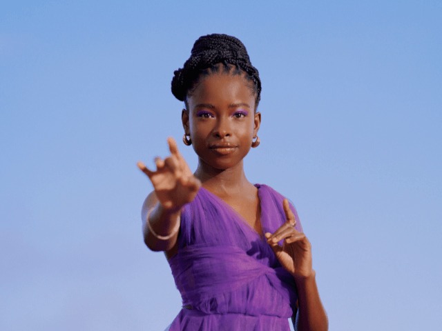 Аманда Горман стала амбассадором Estée Lauder: Рассказываем, кто она и почему ее любят Мишель Обама и Хиллари Клинтон