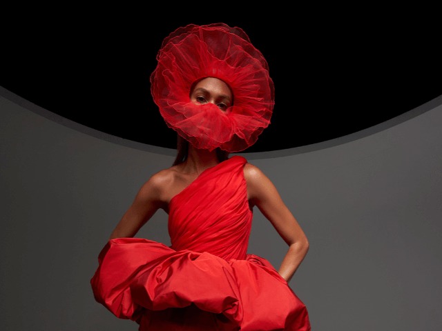 Giambattista Valli посвятили кутюрную коллекцию Парижу