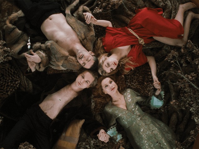 Сексуальные эксперименты Изабель Юппер в трейлере фильма "Золотая молодежь"