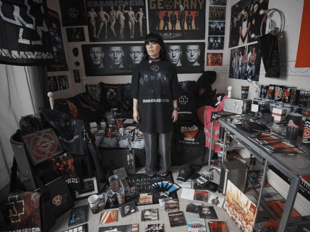 Balenciaga выпустили коллекцию мерча для группы Rammstein