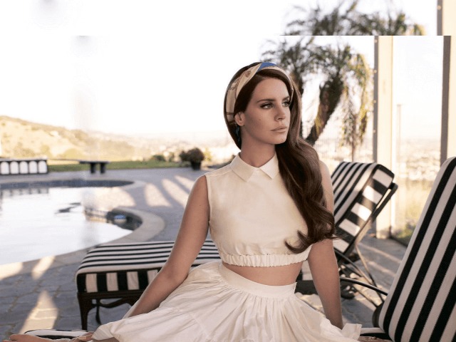 Лана Дель Рей записала трек Looking for America, посвященный расстрелам в США