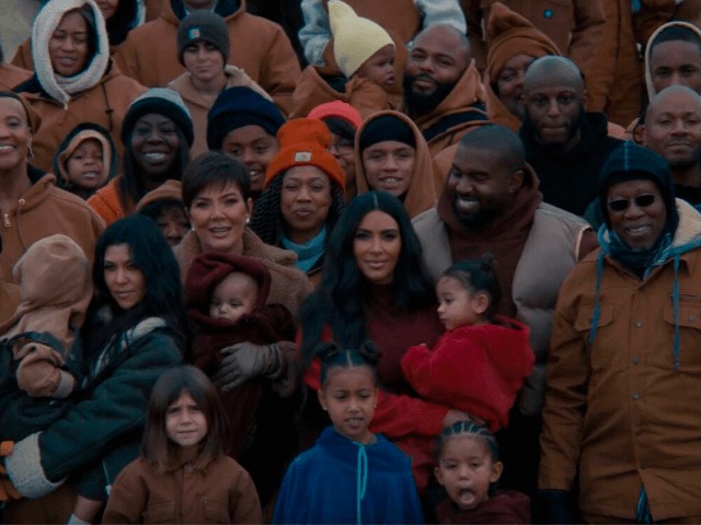 Все в сборе: Семейство Кардашьян снялось в новом клипе Канье Уэста Closed On Sunday