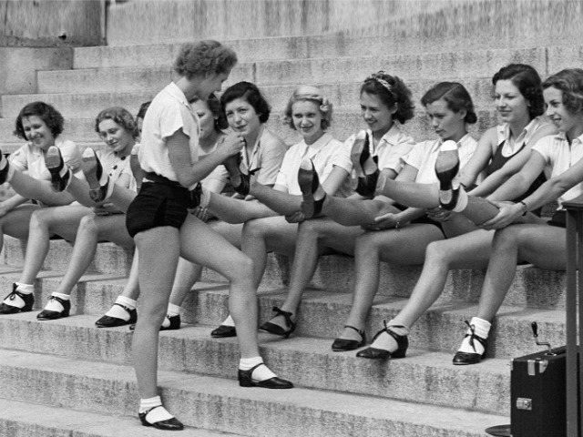 Тренд осени – 2020: Туфли Мэри Джейн. История и самые модные модели сезона