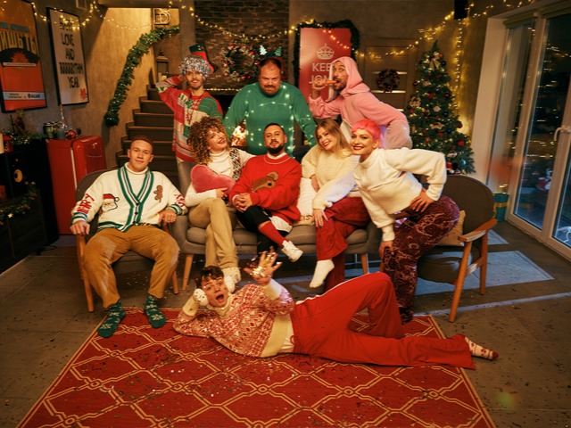 По традиции: MONATIK представил новогодний клип на песню «Зажигать/JoMo»