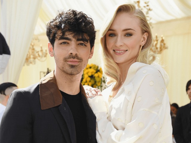 Софи Тернер и Джо Джонас впервые стали родителями. У пары родилась дочь