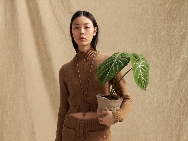 Burberry переосмысливают наследие бренда в pre-fall коллекции, созданной вместе с трансгендерной моделью Леей Т