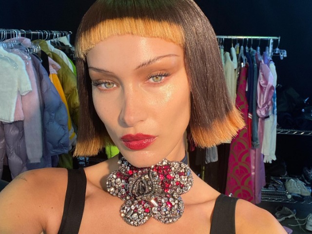 На повестке дня — тренд Y2K. Какие бьюти-приемы вернет в нашу рутину мода нулевых