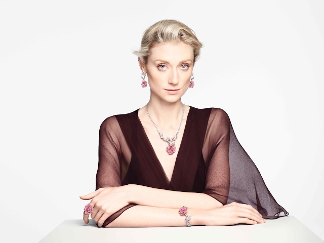 "Экранная принцесса Диана" Элизабет Дебики стала амбассадором ювелирной линейки Dior