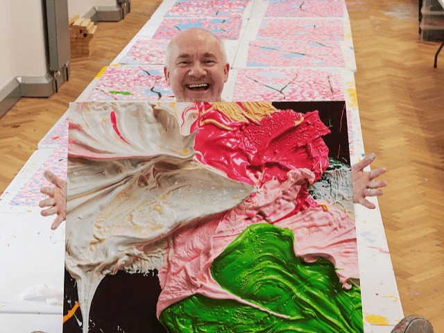 Дэмиен Херст создал серию картин для помощи детям, пострадавшим от пандемии в Италии