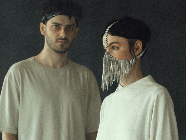 Мистические танцы в стенах филармонии в клипе "Вселенная" Astronata