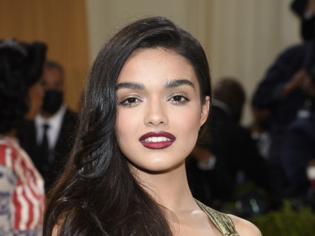 Актриса Рэйчел Зеглер ответила на критику, что она "недостаточно белая" для роли Белоснежки