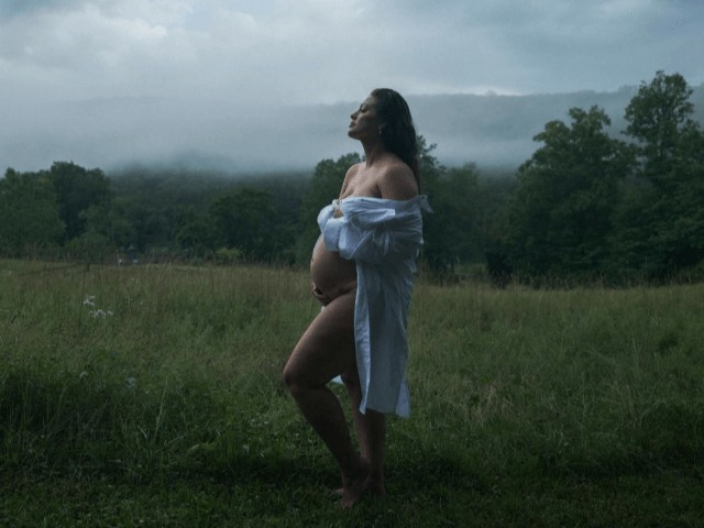 Эшли Грэм станет мамой во второй раз