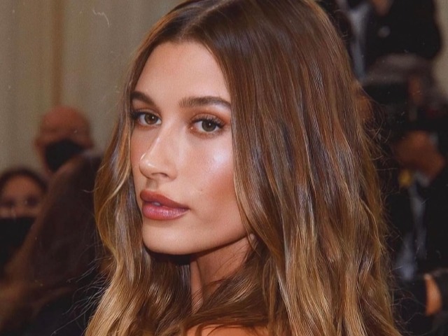 Хейли Бибер анонсировала первый бьюти-продукт своего бренда Rhode