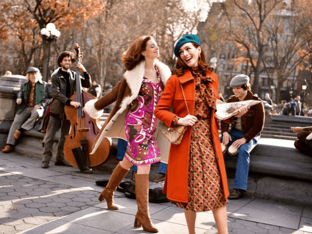 Что посмотреть вечером: Сериал "Современная любовь" c Энн Хэтэуэй 