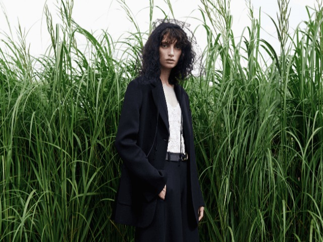 Шестое чувство: Костюмы-тройки и артизанальное вязание в лукбуке коллекции Six