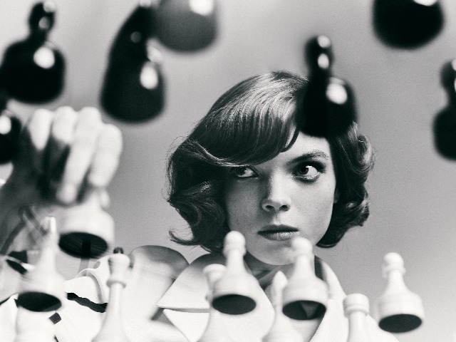 "Ход королевы": Как могла бы выглядеть Бет Хармон в образах от украинского бренда GUDU