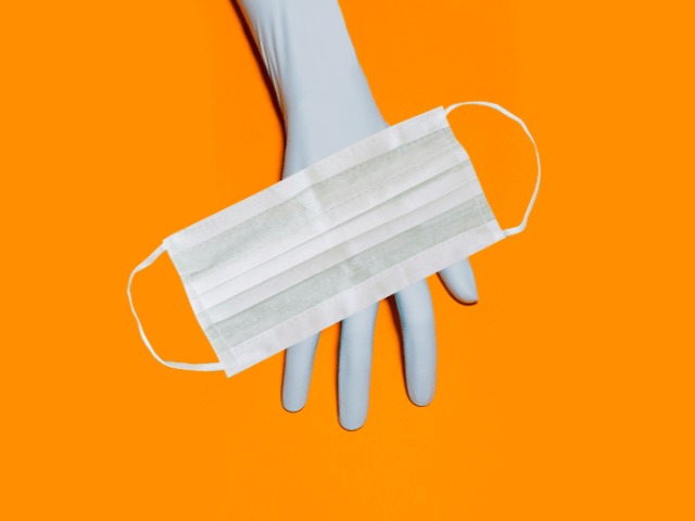 В Киеве установят пункты приема одноразовых масок и перчаток
