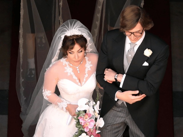 Образ дня: Леди Гага в винтажном свадебном платье 