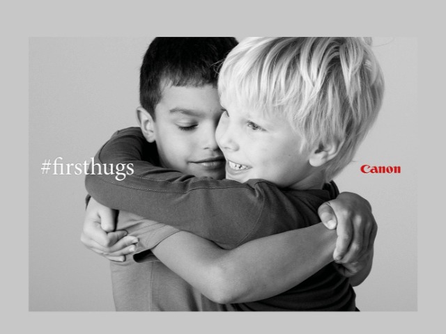 Первые объятия близких после 12 недель карантина в фотопроекте #FirstHugs