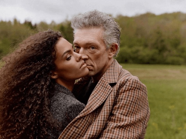 В объятиях любимого: Тина Кунаки и Венсан Кассель снялись в рекламе бренда The Kooples