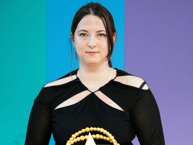 Знакомьтесь: Нэнси Дояка — победительница LVMH Prize — 2021. Ее одежду уже носит Белла Хадид