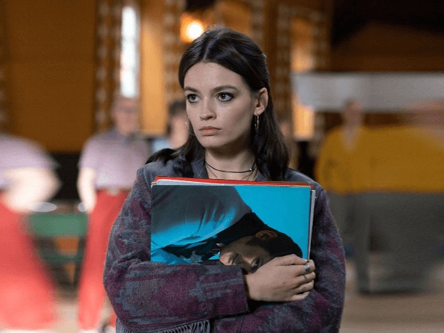 Актриса Эмма Маккей из "Полового воспитания" сыграет главную роль в байопике об Эмили Бронте