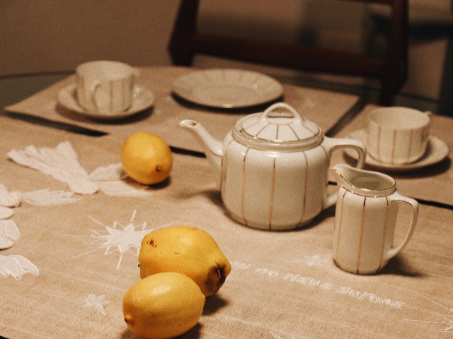 Вышивка ручной работы и натуральный лен: Litkovskaya представили рождественскую коллекцию декора