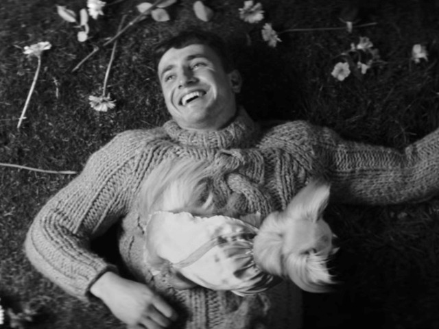 Пол Мескал снялся в клипе Фиби Бриджерс на песню Savior Complex