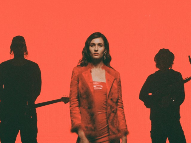 Слушайте "Транс": Новый альбом певицы Луны