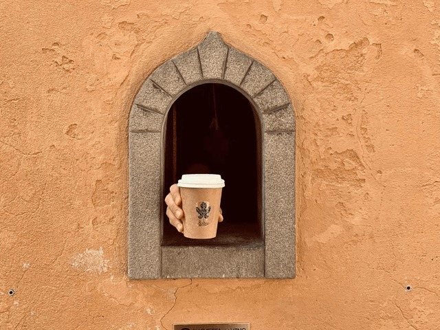 Рестораны в Тоскане открывают "винные окна", которые использовали во время чумы 700 лет назад