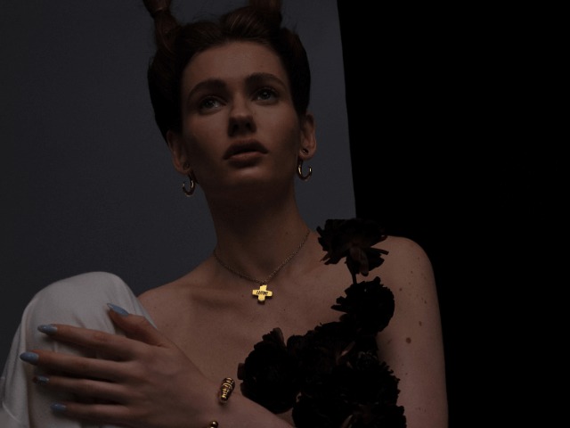 Певица Луна стала лицом ювелирной серии бренда Lutiki