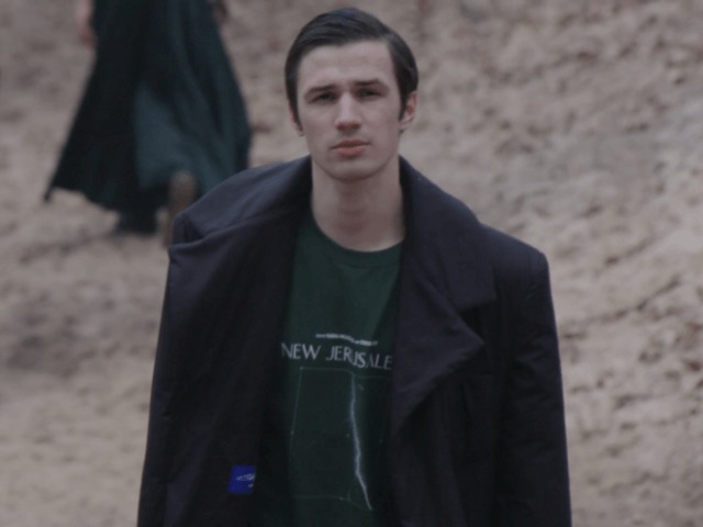 Без гостей и подиума: как прошел показ Anton Belinskiy Menswear осень-зима 2020 в январском лесу 