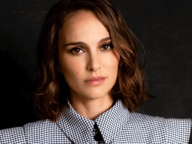 Натали Портман поддержала совместную инициативу Dior и Шарлиз Терон